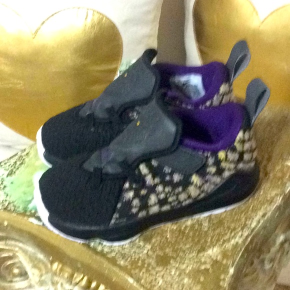 Baby ..lebrons..nike..accepting offers - Picture 2 of 7